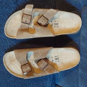 Birkenstock Betula Suede 2-Strap Sandals in Taupe. Size 7 Ladies/Size 5 Mens